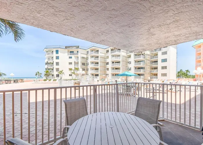 Luxury Ocean & Pool View With Pool Walkout Apartment