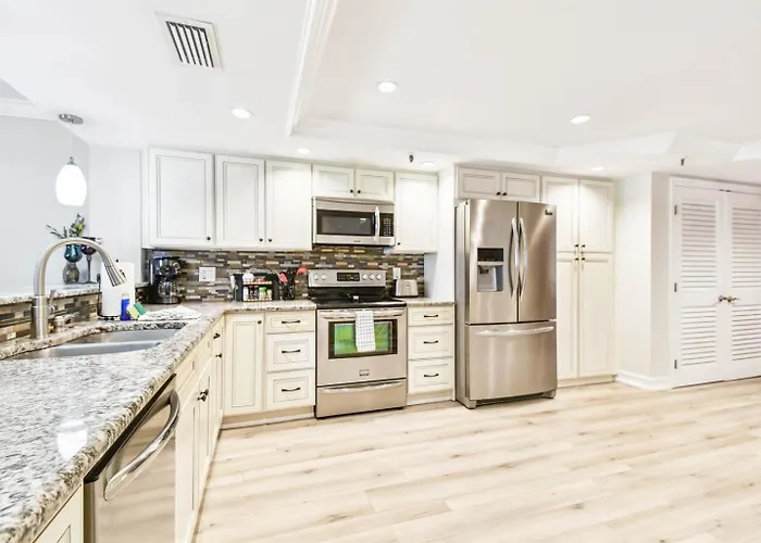 Luxury Ocean & Pool View With Pool Walkout * Clearwater Beach